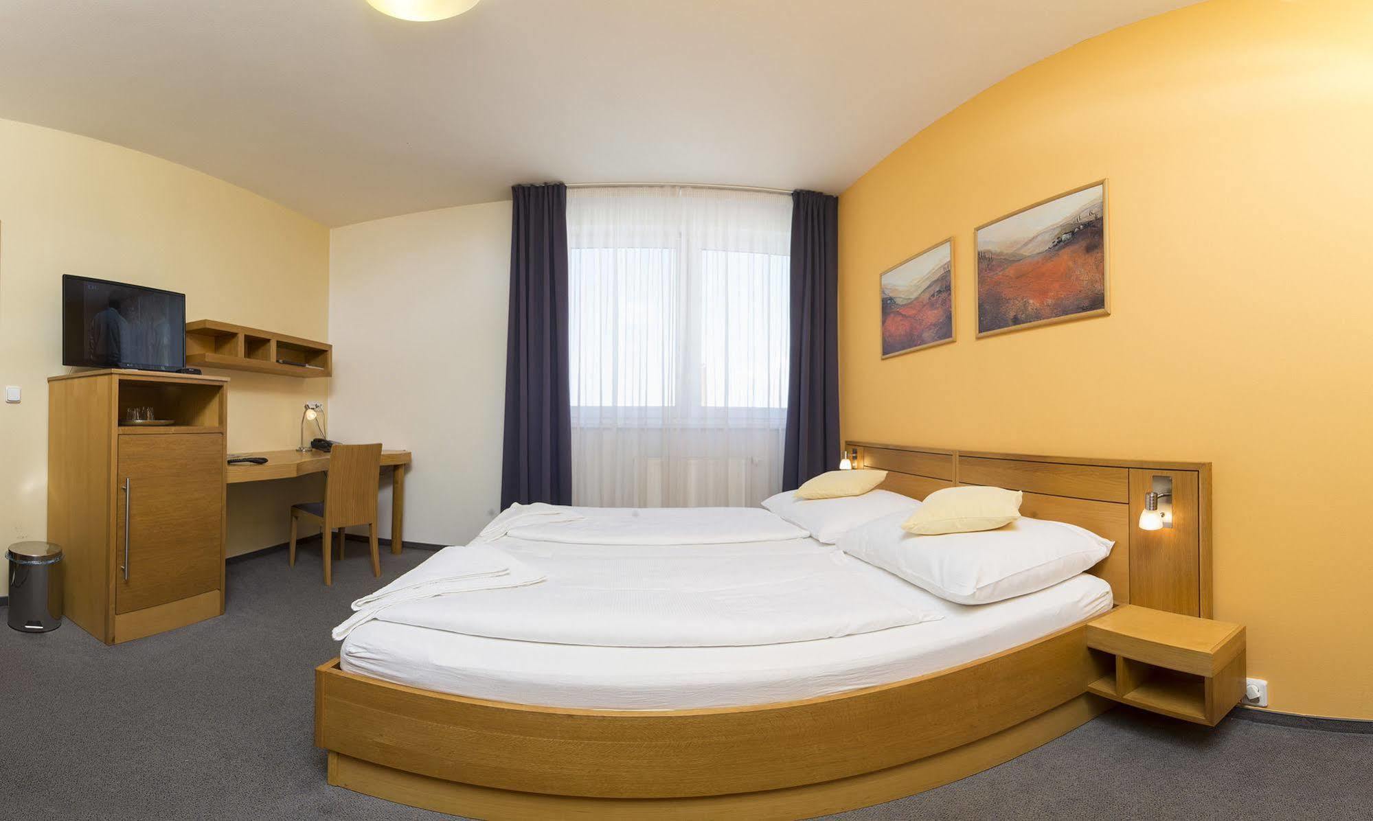 Hotel Trend بلزن المظهر الخارجي الصورة